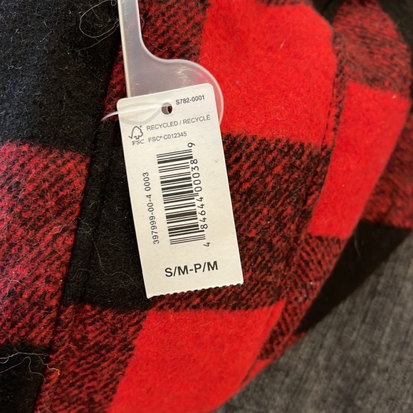 NWT GAP fleece checkered hat - Picture 5 of 8